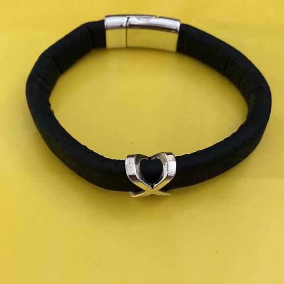 Handmade Cork Bracelet with Charm and a magnetic fasten - Picture 2 of 3